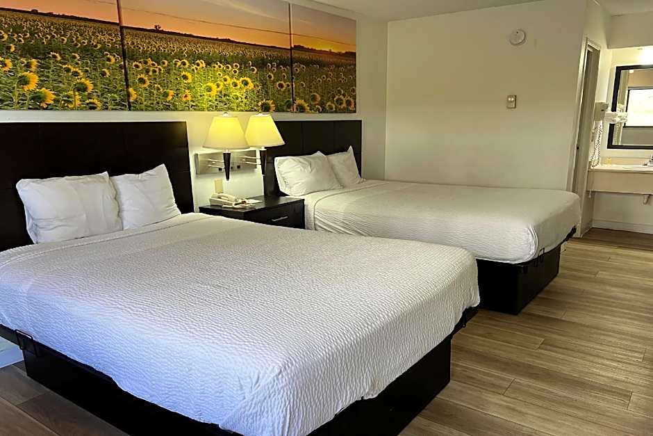 Days Inn by Wyndham Overland Park