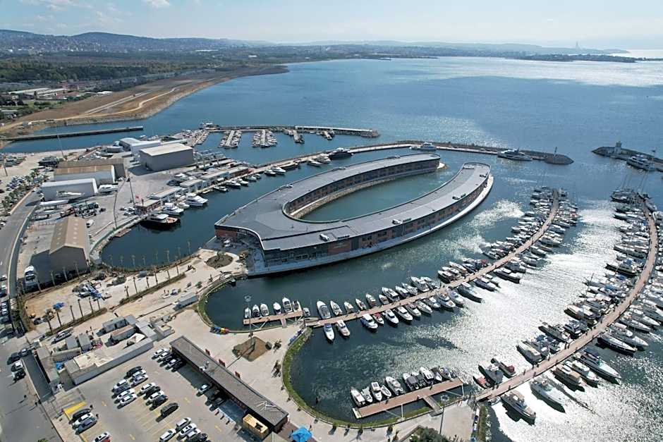 Crowne Plaza Istanbul Tuzla Viaport Marina By IHG