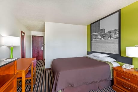 1 Queen Bed Non-Smoking