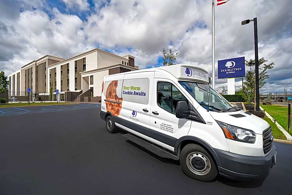 DoubleTree by Hilton St. Louis-Airport