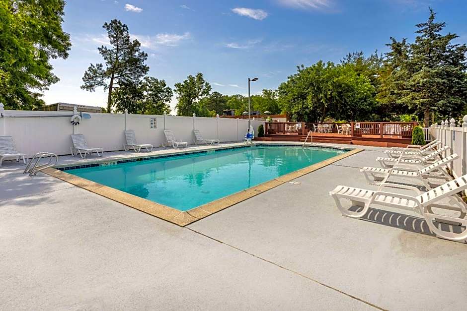 Super 8 by Wyndham Williamsburg/Historic Area