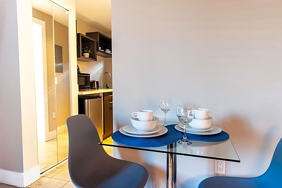 Waterside Hotel and Suites