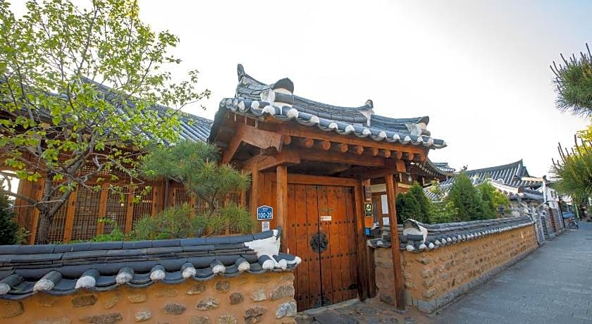 Gaeunchae Hanok Guesthouse Jeonju 2 (Korea Quality)