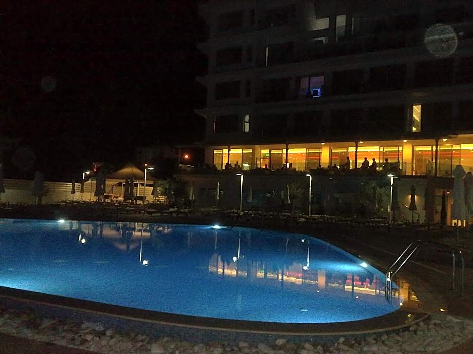 Vrissaki Beach Hotel