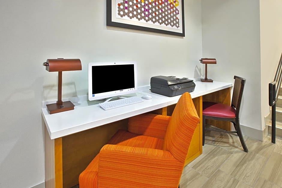 Holiday Inn Express Hotel & Suites Manchester Conference Center, an IHG Hotel