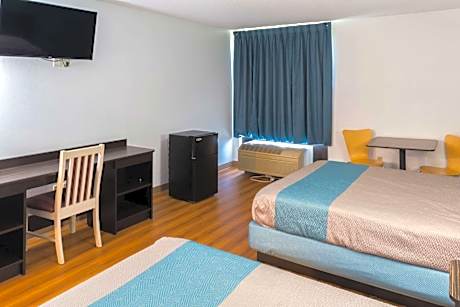 Queen Room with Two Queen Beds - Non-Smoking