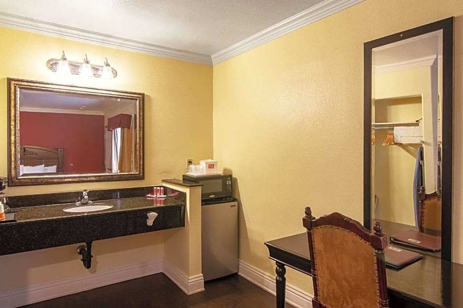 Econo Lodge Long Beach I-405