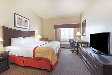 Queen Room with Two Queen Beds and King Bed with Roll-In Shower - Mobility/Hearing Accessible - Non-Smoking
