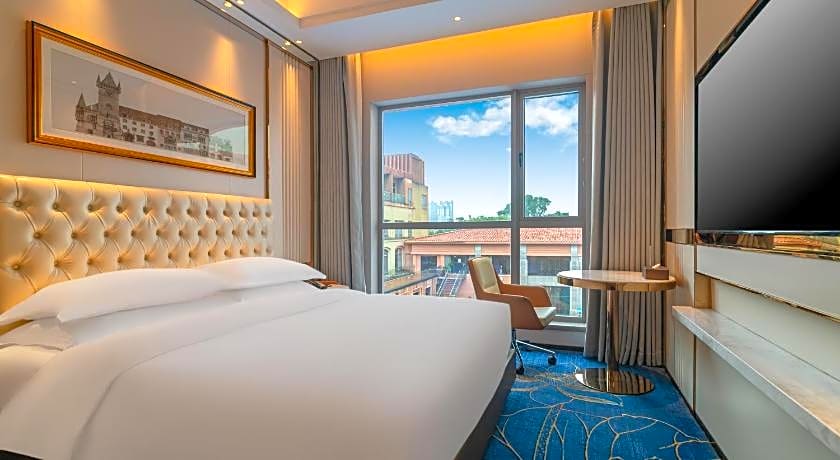 Easeland Hotel