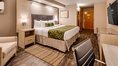 1 King Mobility Accessible Bathtub Microwave Fridge Non-Smoking Full Breakfast