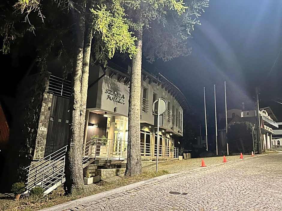 Szara Willa tuż przy wyciągu na Szrenicę