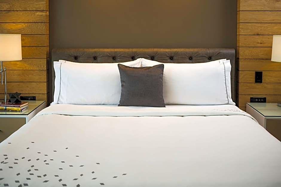 Renaissance by Marriott Allentown Hotel