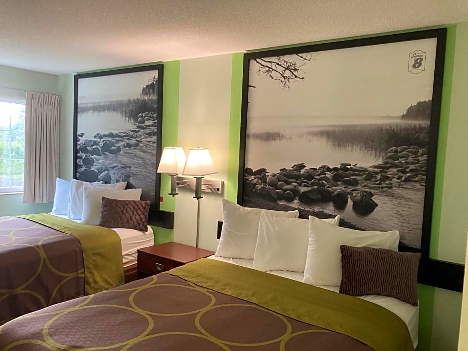 Super 8 by Wyndham Chisago City