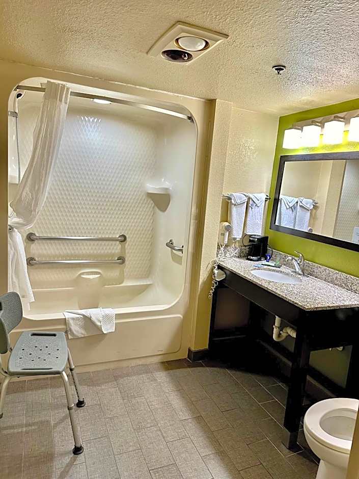 Sleep Inn And Suites Central / I-44