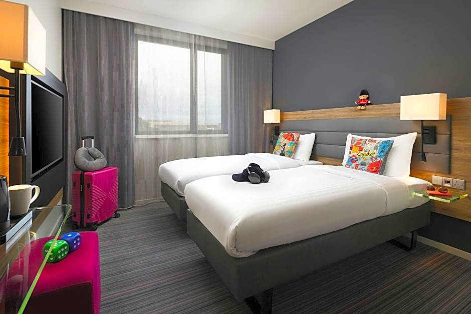 Moxy by Marriott London Heathrow Airport