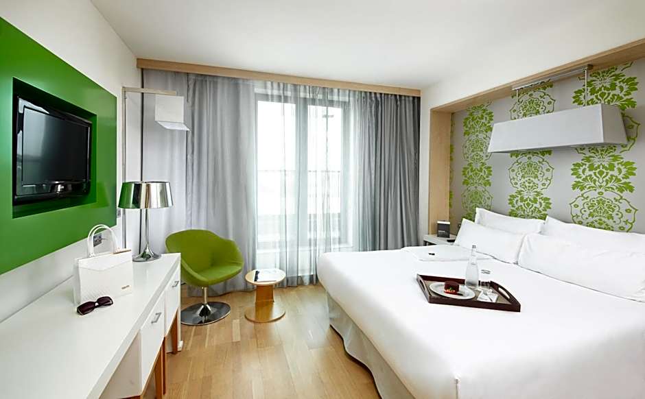 Occidental Praha Five