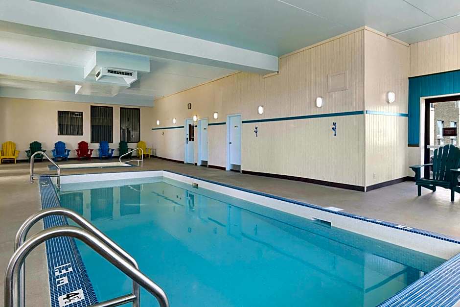 Travelodge by Wyndham Edmonton West