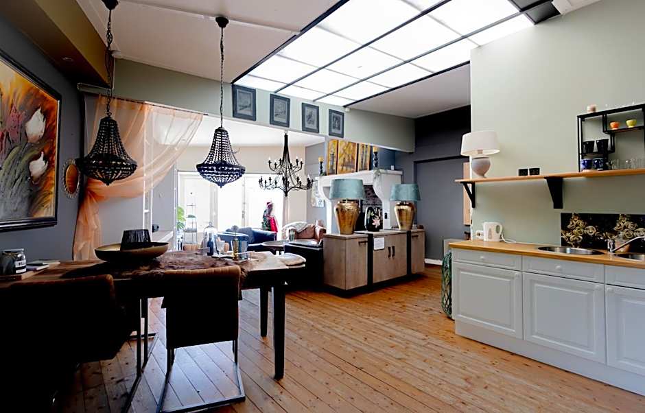 Pakhuis Bed and Breakfast Unique