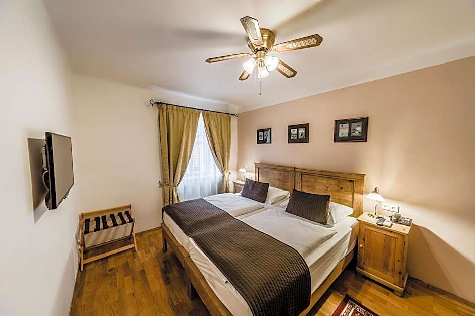 Archibald At The Charles Bridge