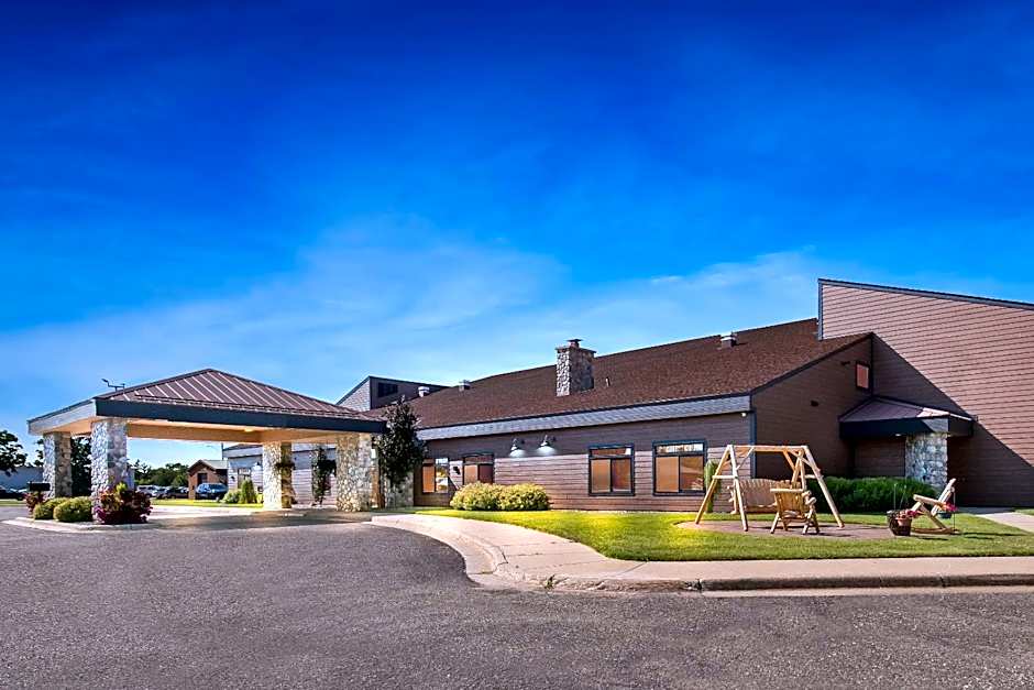 Heartland Inn & Suites, SureStay Collection by Best Western