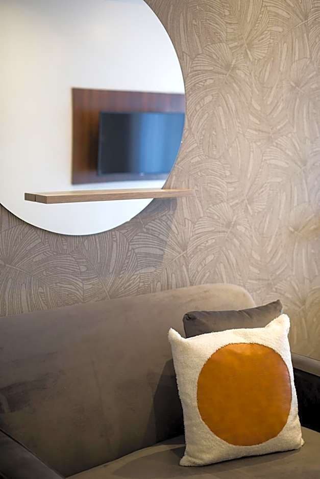 Romantic Studio in the Heart of Little Italy by Den Stays