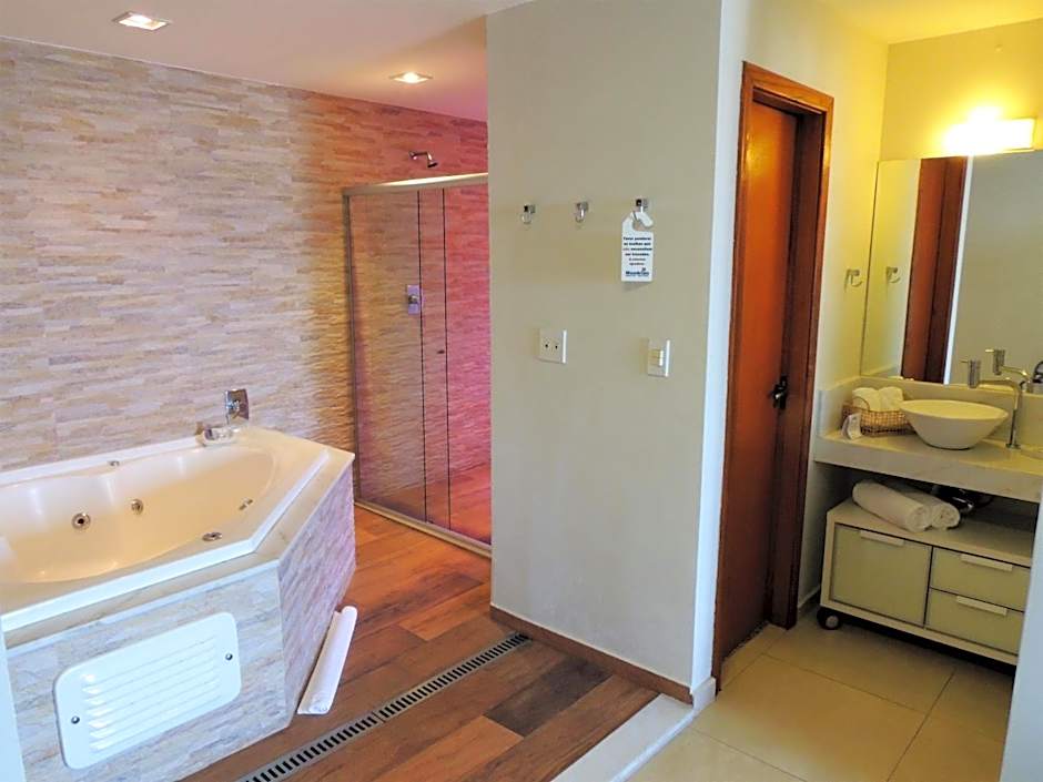 Mondrian Suite Hotel