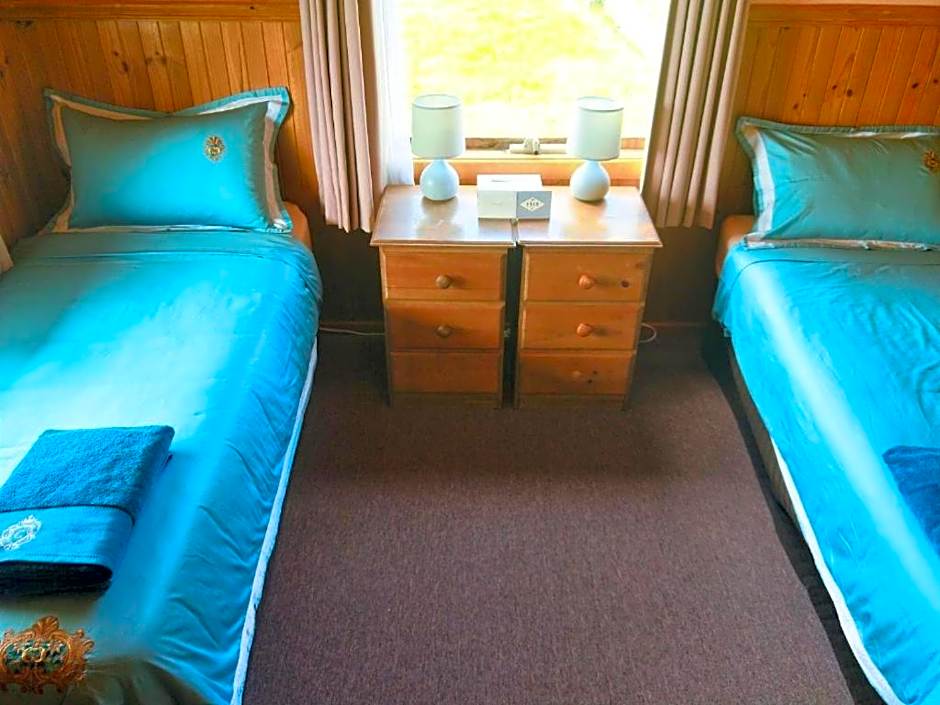 Twelve Apostles Motel & Country Retreat