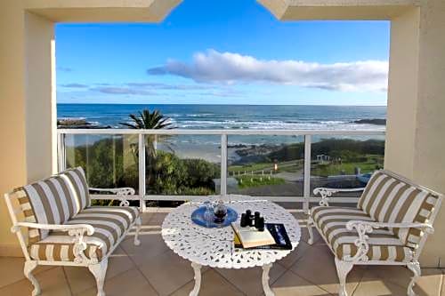 Hermanus Beachfront Lodge