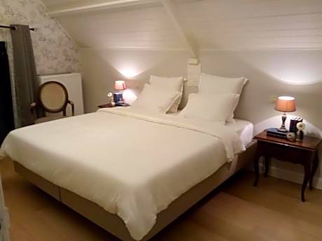 Double or Twin Room with Private Bathroom