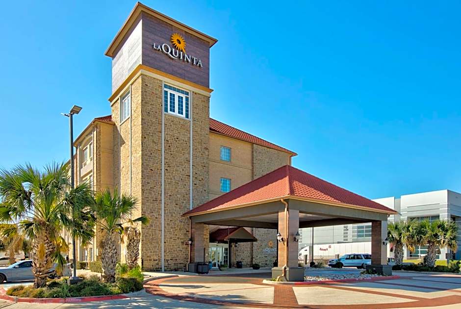 La Quinta Inn & Suites by Wyndham Dallas Grand Prairie South