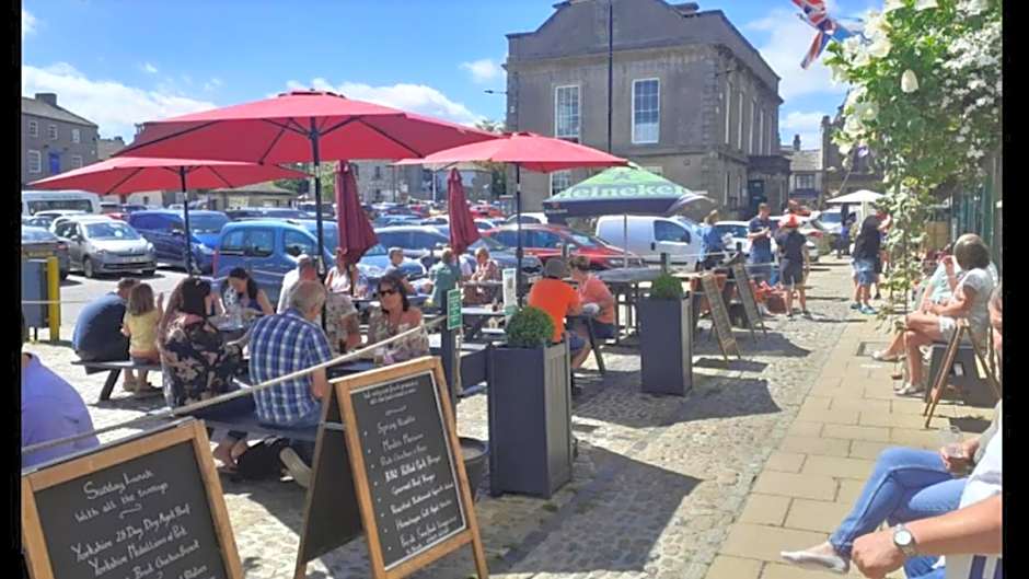 The Black Swan Hotel