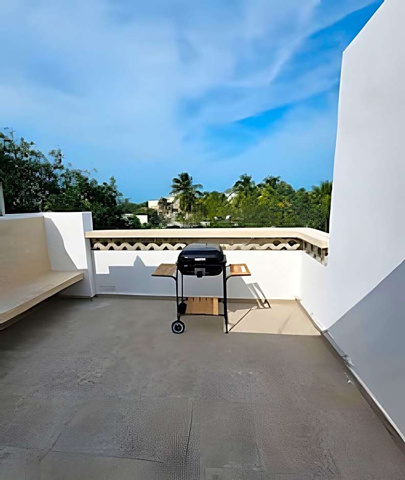 Villa con alberca, a una cuadra del mar