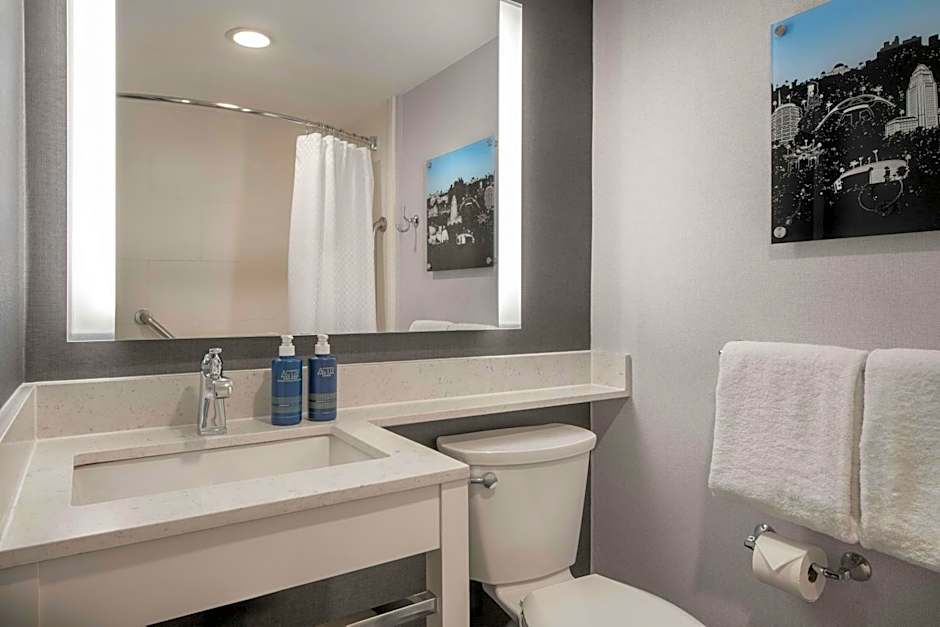 Four Points by Sheraton Los Angeles Westside