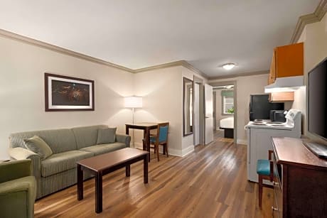 1 King Bed One-Bedroom Suite Non-Smoking