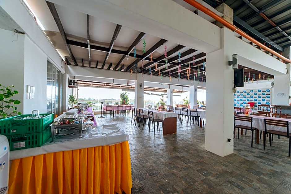 RedDoorz Plus near Gaisano Mall Kalibo - Vaccinated Staff