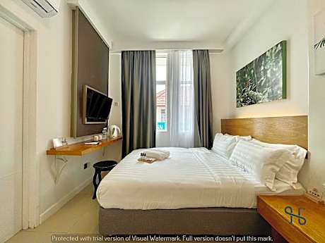 Deluxe Queen Room