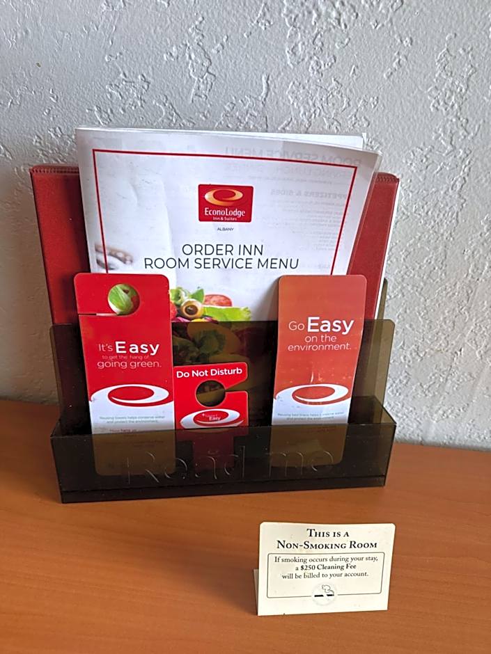 Econo Lodge Inn & Suites