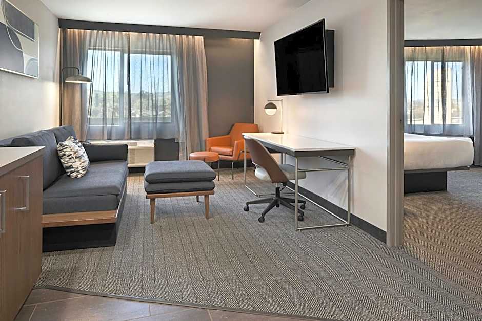 Photo 1 of 14 of Executive Suite