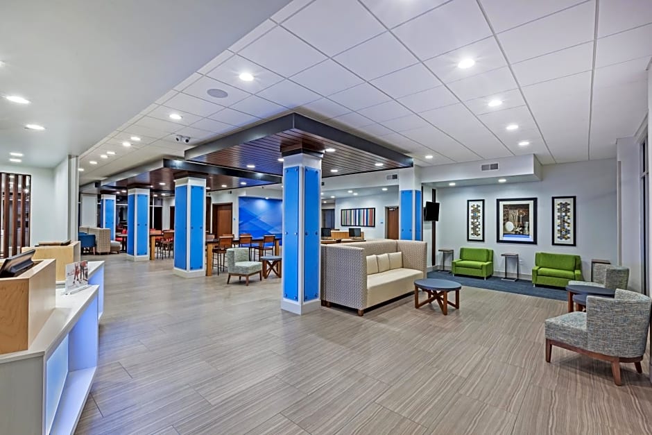 Holiday Inn Express & Suites Coffeyville By IHG