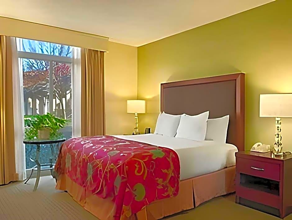 Hilton Oakland Airport