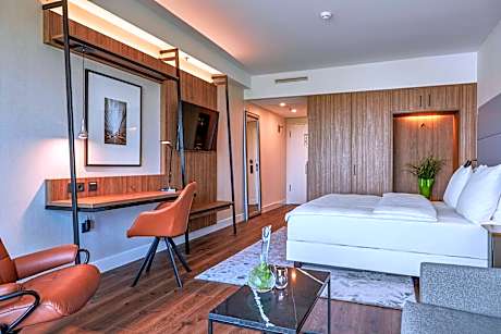 Family Room Queen Size Bed