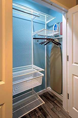 Suite, 1 Bedroom (1 Queen Bed and 1 Double Sofa Bed)