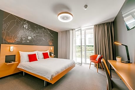 1 Double Bed or 2 Beds, Garden View