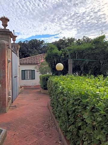 ROOM IN VILLA -Livorno - Montenero