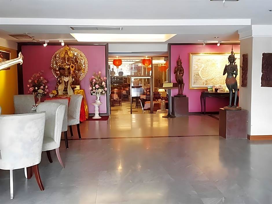 Ayothaya Riverside Hotel