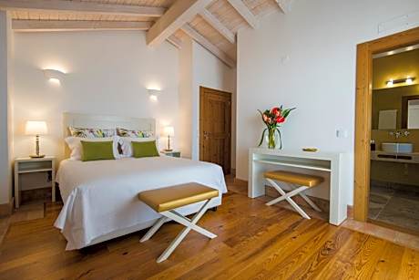 Deluxe Double Room with Balcony and Sea View