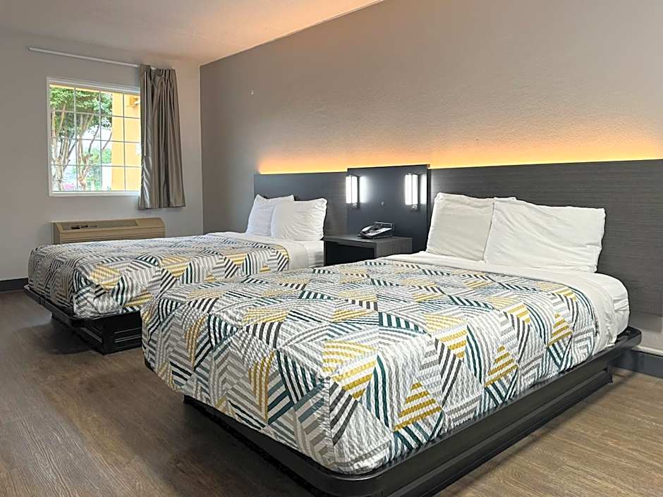 Motel 6 Huntsville AL University Dr.