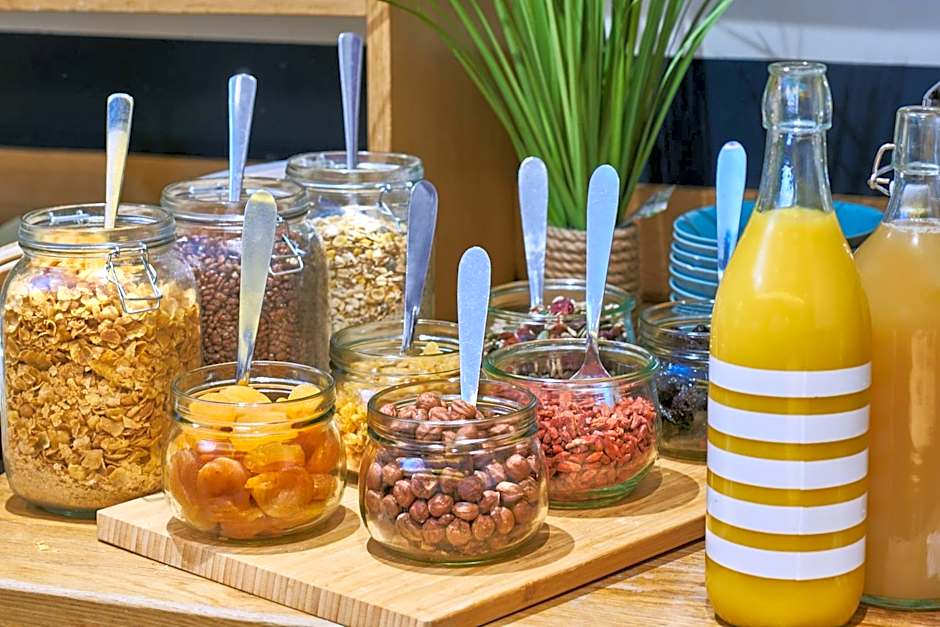 Hotel Magenta 38 by Happyculture