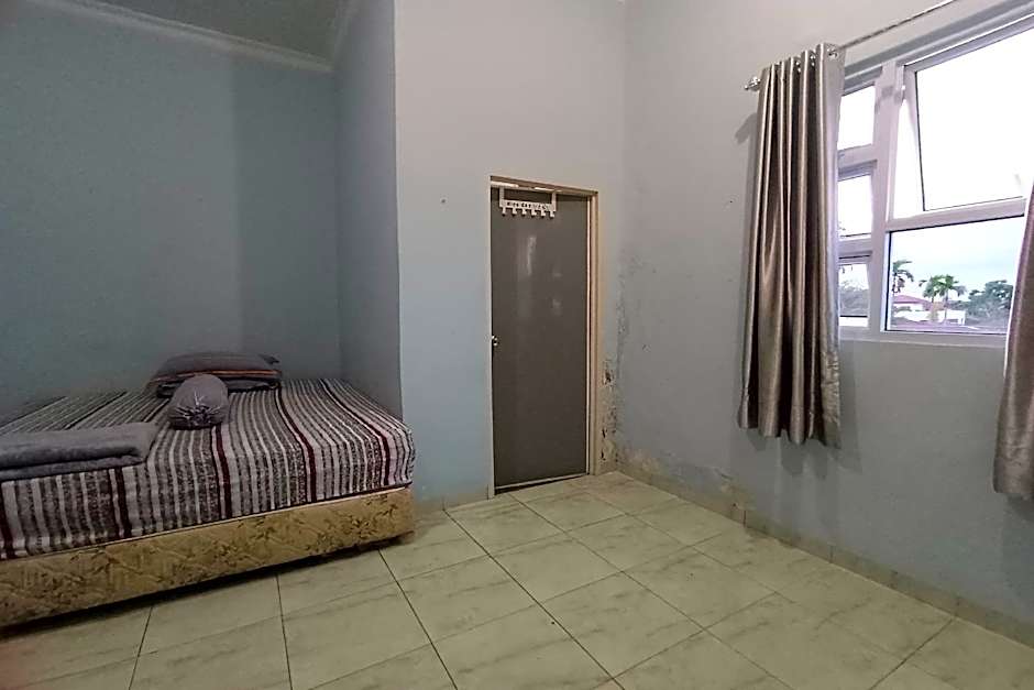 OYO 92806 Penginapan Geby Syariah