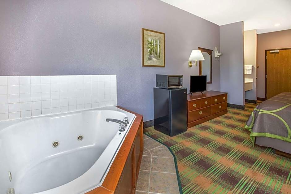 Super 8 by Wyndham Sweet Springs